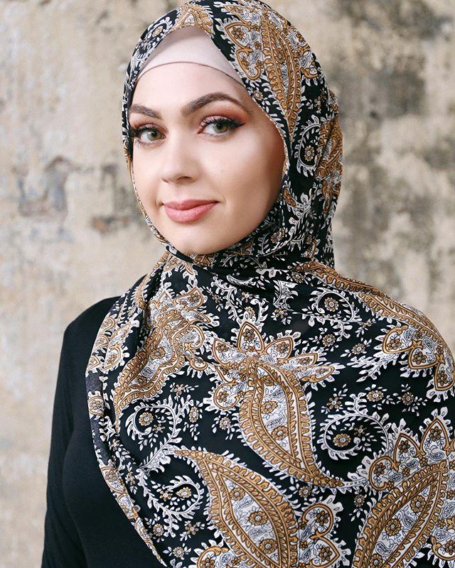 Divinity Black and Gold Paisley... - Divinity Collection